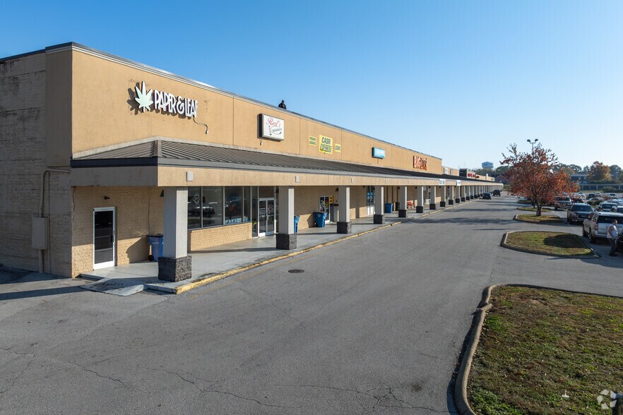 More Photos Of 900-950 Happy Valley Rd, Glasgow Storefront For Sale