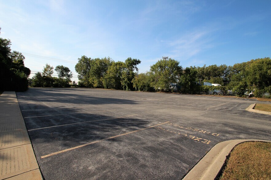 More Photos Of 14240 Dante Ave, Dolton Loft Creative Space For Lease