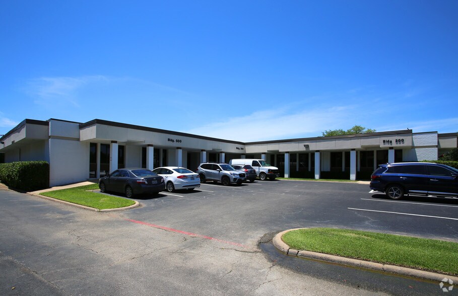 More Photos Of 2700 Tibbets Dr, Bedford Medical For Lease