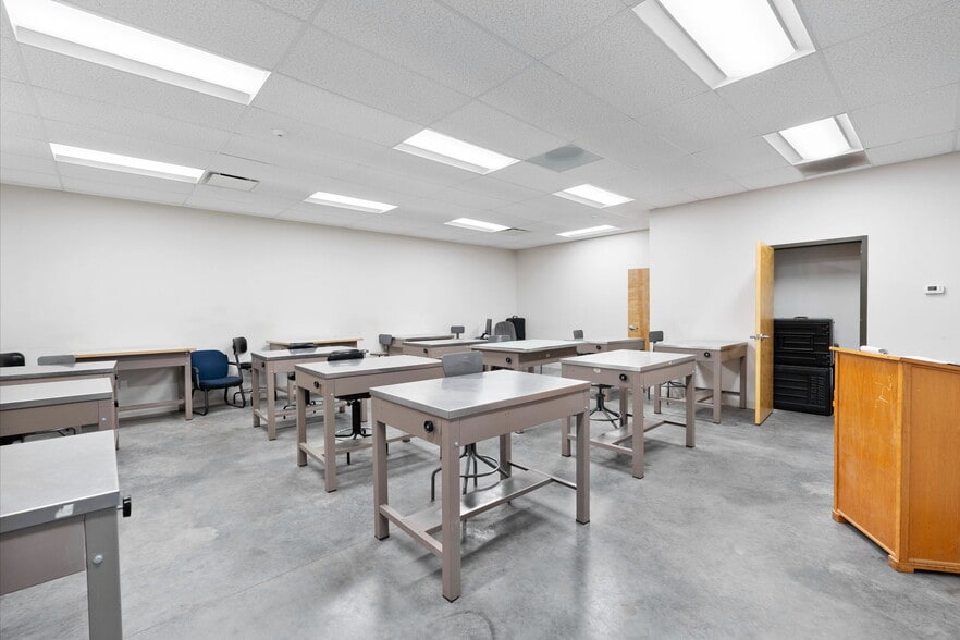 More Photos Of 6735 Whitten Pl, Memphis Service For Sale