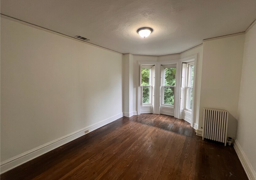 More Photos Of 2 Main St, Flemington Restaurant For Sale