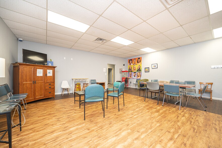 More Photos Of 1015 McCann Rd, Longview Office For Sale