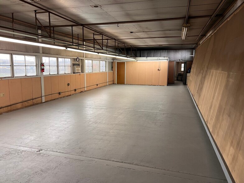 More Photos Of 636 Third Ave, Dallas Warehouse For Sale