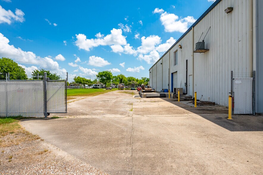 More Photos Of 1340 Highway 3 S, League City Freestanding For Sale