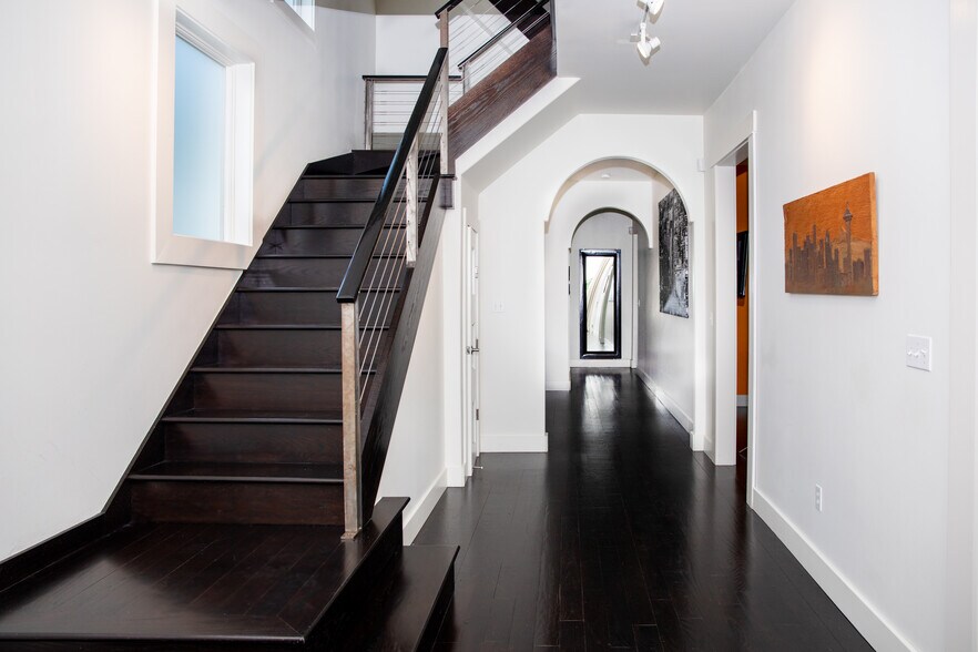 More Photos Of 2753 S Washington St, Seattle Office For Sale