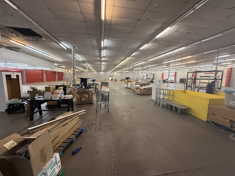 More Photos Of 4224 W Indian School Rd, Phoenix Warehouse For Sale