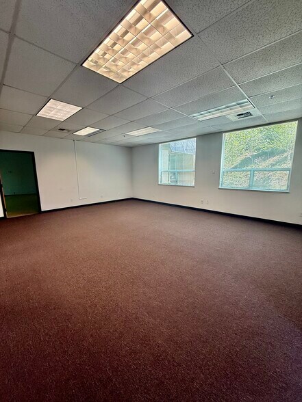 More Photos Of 333 Crown Point Cir, Grass Valley Office For Lease