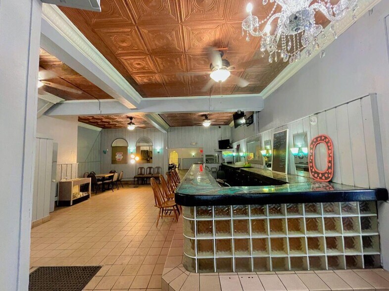 More Photos Of 1701 Pine Ave, Niagara Falls Restaurant For Sale