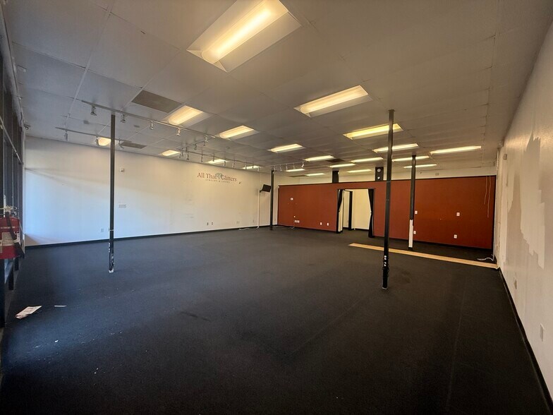 More Photos Of 13185 SW Pacific Hwy, Tigard Freestanding For Lease