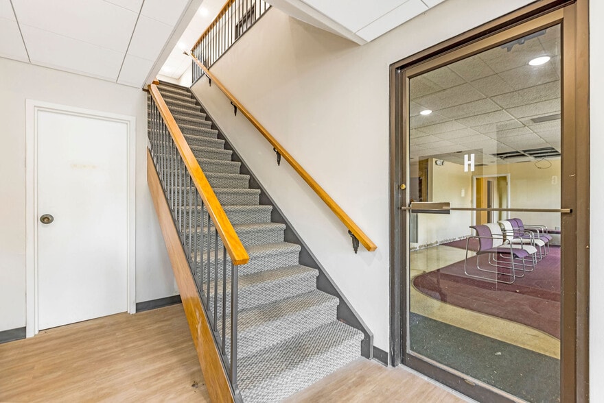 More Photos Of 9030 Montgomery Rd, Cincinnati Medical For Lease