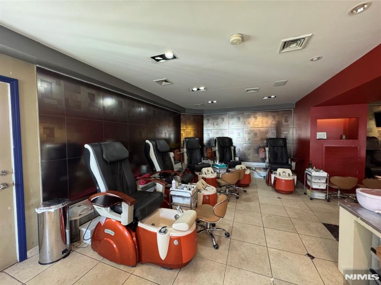 More Photos Of 2087 Burnt Mills Rd, Bedminster Storefront Retail Office For Sale