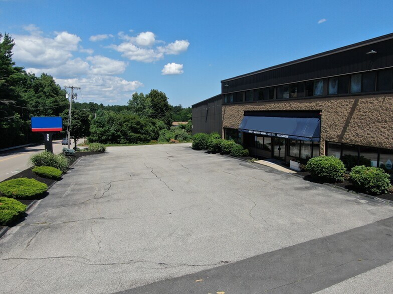More Photos Of 950 Chestnut St, Franklin Showroom For Sale