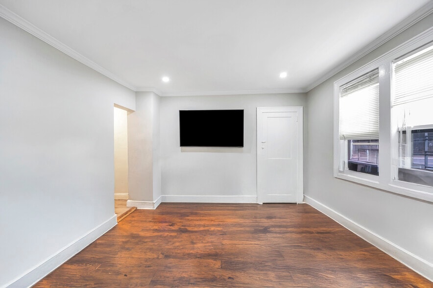 More Photos Of 307 Clinton St, Hempstead Storefront Retail Residential For Sale