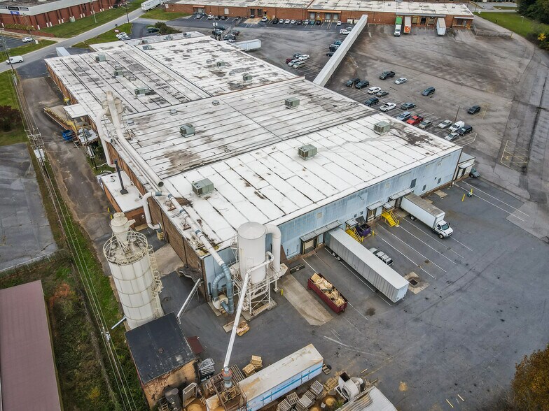 More Photos Of 207 20th St SE, Hickory Warehouse For Sale