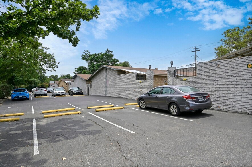 More Photos Of 3416 Willowrun Dr, Austin Apartments For Sale