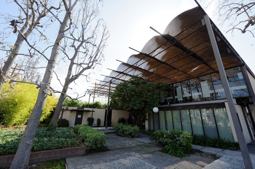 More Photos Of 1414 S Fair Oaks Ave, South Pasadena Loft Creative Space For Lease