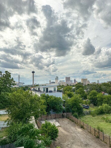 More Photos Of 225 S Pine St, San Antonio Apartments For Sale