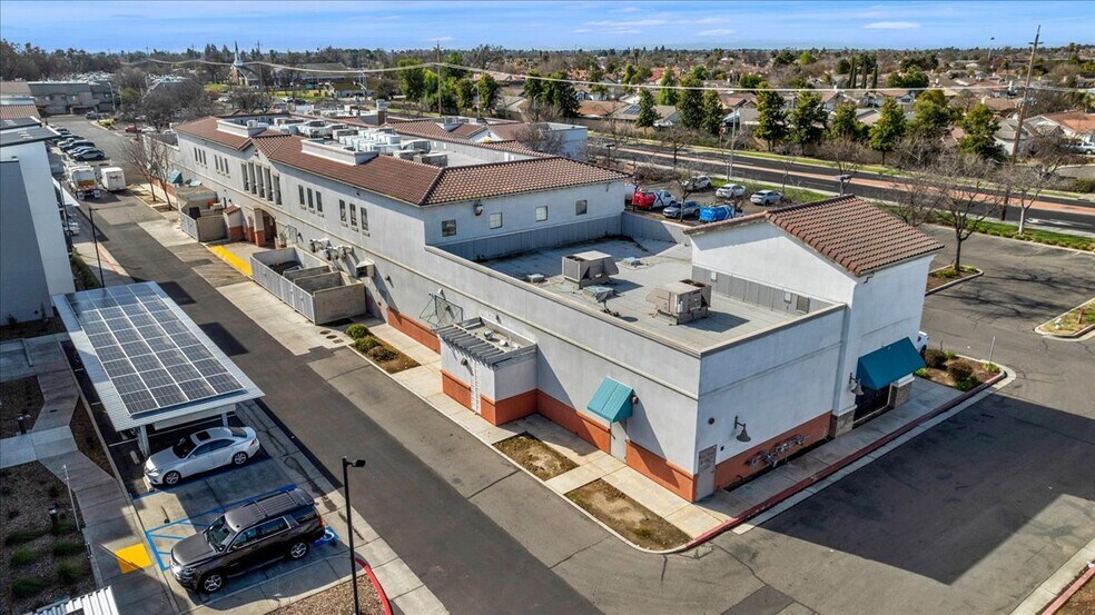 More Photos Of 2601 N 11th Ave, Hanford Storefront Retail Office For Lease