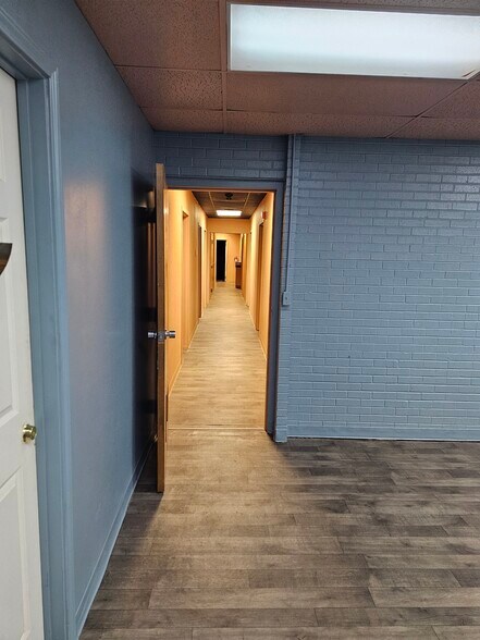 More Photos Of 103 S Fannin Ave, Cameron Office For Lease