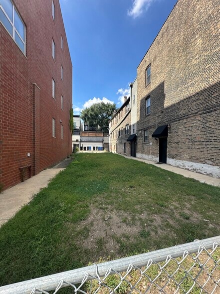 More Photos Of 910 Ashland Ave, Chicago Land For Sale