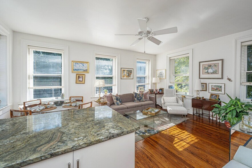 More Photos Of 90 Bull St, Charleston Storefront Retail Residential For Sale