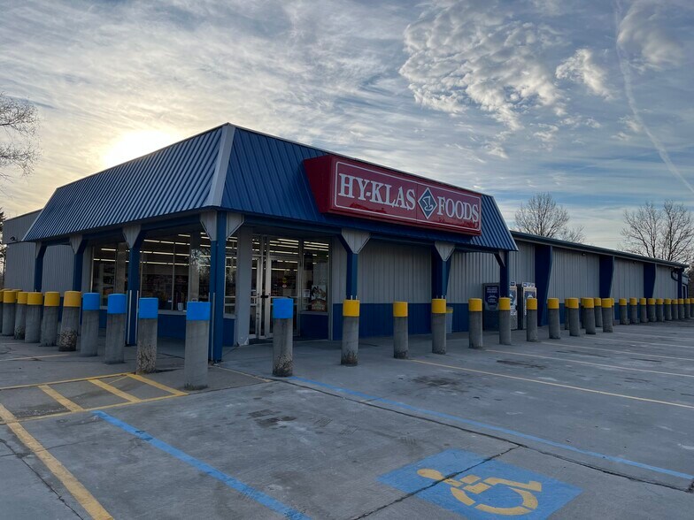 More Photos Of 103 N East St, Plattsburg Storefront For Sale