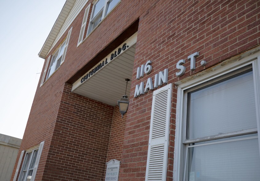 More Photos Of 116 Main St, Lemont Office For Sale