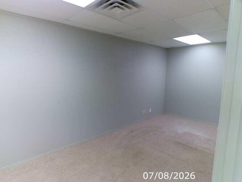 More Photos Of 204 N 2nd St, Ozark Office For Sale