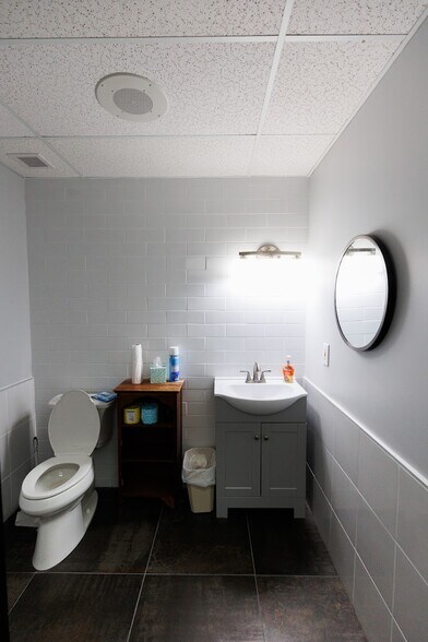 More Photos Of 8409 Baymeadows Rd, Jacksonville Office For Sale