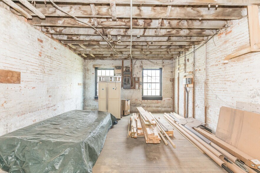 More Photos Of 1340 W Main St, Wytheville Loft Creative Space For Sale