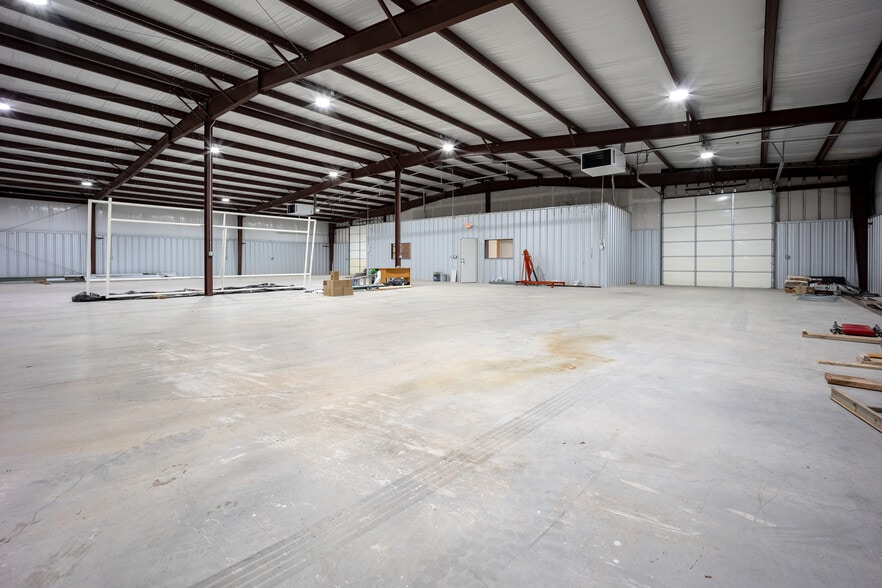 More Photos Of 6600 S I 35 Service Rd, Oklahoma City Flex For Lease