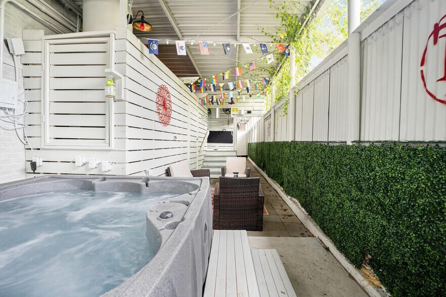 More Photos Of 1502 39th St, Galveston General Retail For Sale