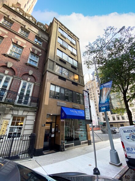 More Photos Of 127 E 56th St, New York Office For Lease