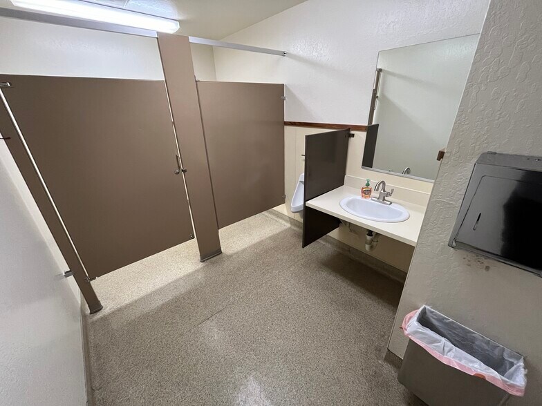 More Photos Of 3222-3226 Ramos Cir, Sacramento Office For Lease