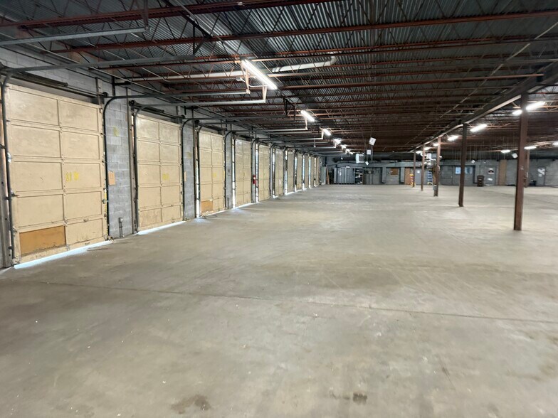 More Photos Of 900-920 W Fairfield Rd, High Point Warehouse For Lease
