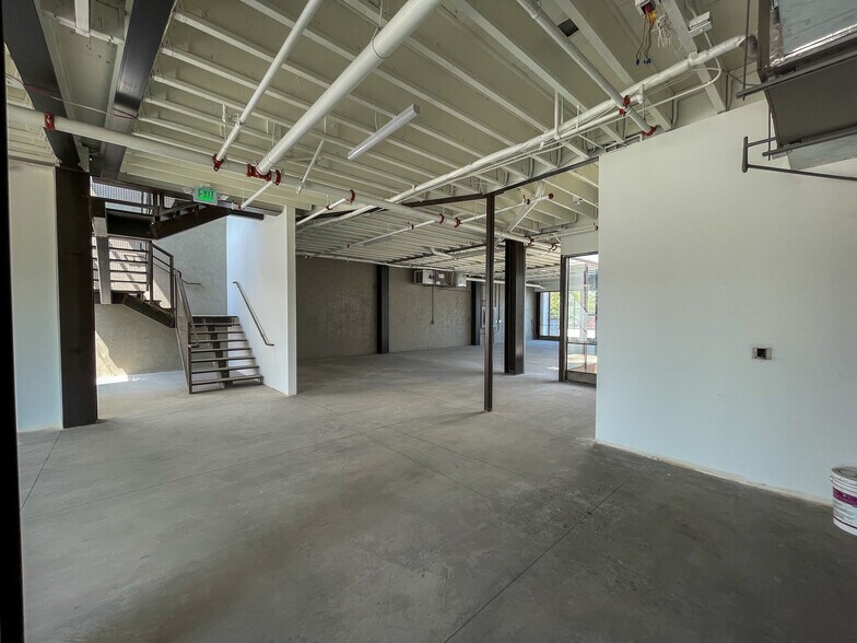 More Photos Of 8463-8465 Melrose Ave, West Hollywood Restaurant For Lease