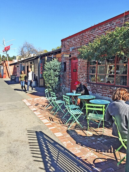 More Photos Of 5239 Claremont Ave, Oakland Apartments For Lease