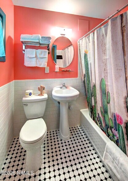 More Photos Of 2141 W 3rd St, Winslow Hotel For Sale