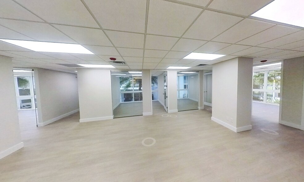 Primary Photo Of 2875 NE 191st St, Aventura Office For Lease