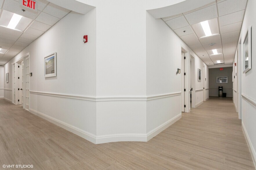 More Photos Of 2520 Tamiami Trl N, Nokomis Medical For Sale