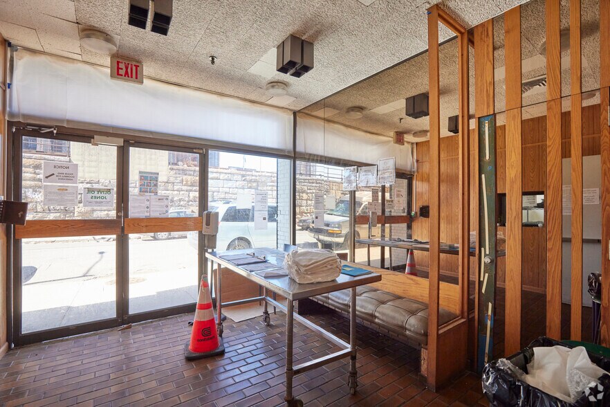 More Photos Of 2590 Park Ave, Bronx Manufacturing For Lease