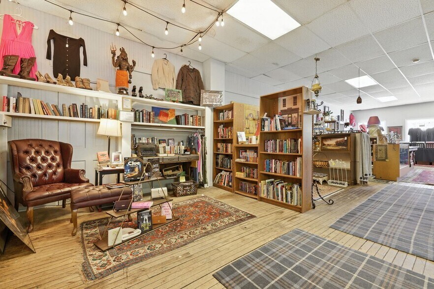 More Photos Of 9934-9936 Main St, Hebron Storefront Retail Residential For Sale