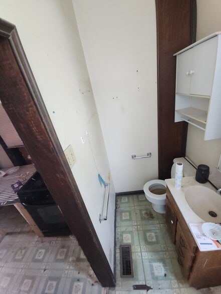 More Photos Of 3822 S Broadway, Saint Louis Storefront Retail Residential For Sale