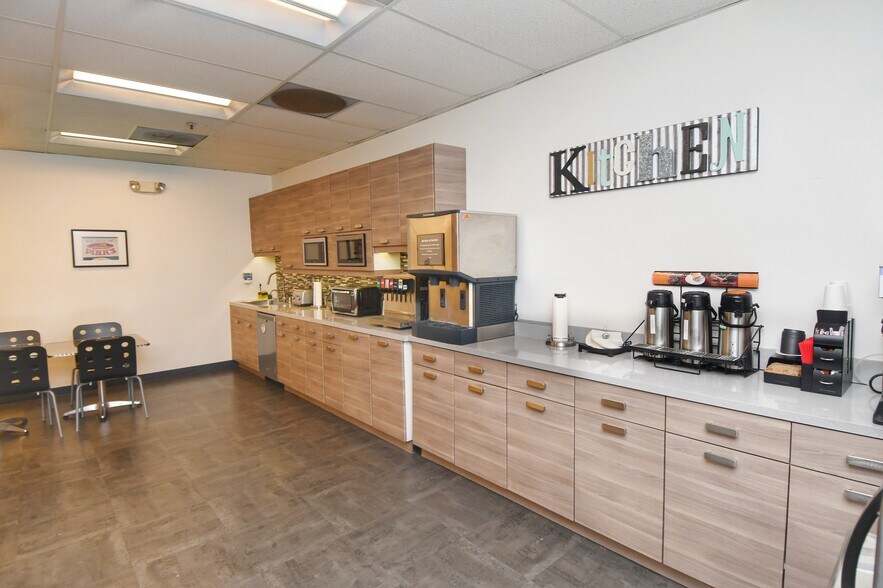 More Photos Of 1111 S Victory Blvd, Burbank Research And Development For Lease