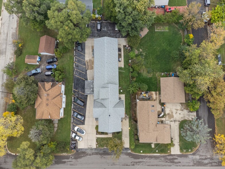 More Photos Of 304 Hankes Ave, Aurora Apartments For Sale