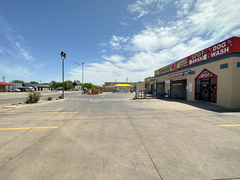 More Photos Of 904-914 SW Lee Blvd, Lawton Specialty For Sale