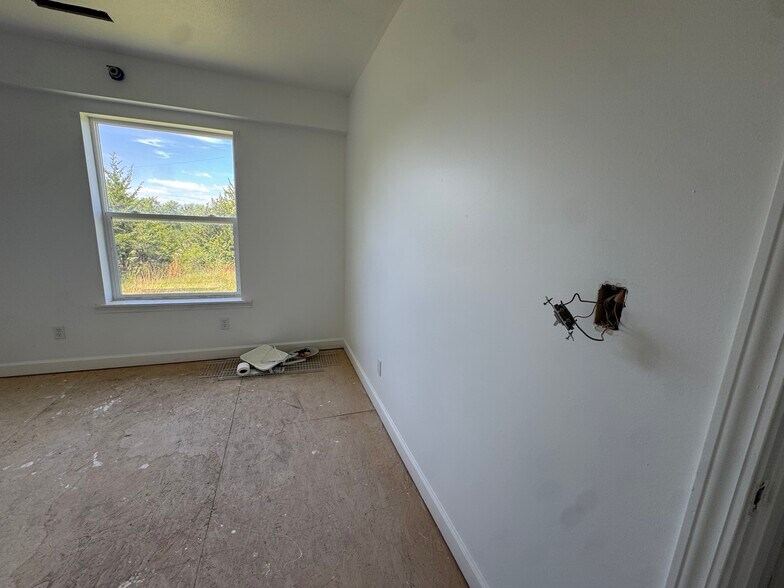 More Photos Of 13450 S Topeka Ave, Carbondale Apartments For Sale