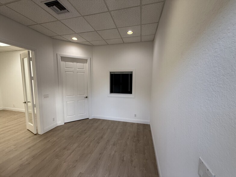 More Photos Of 12350-12360 Wiles Rd, Coral Springs Warehouse For Lease