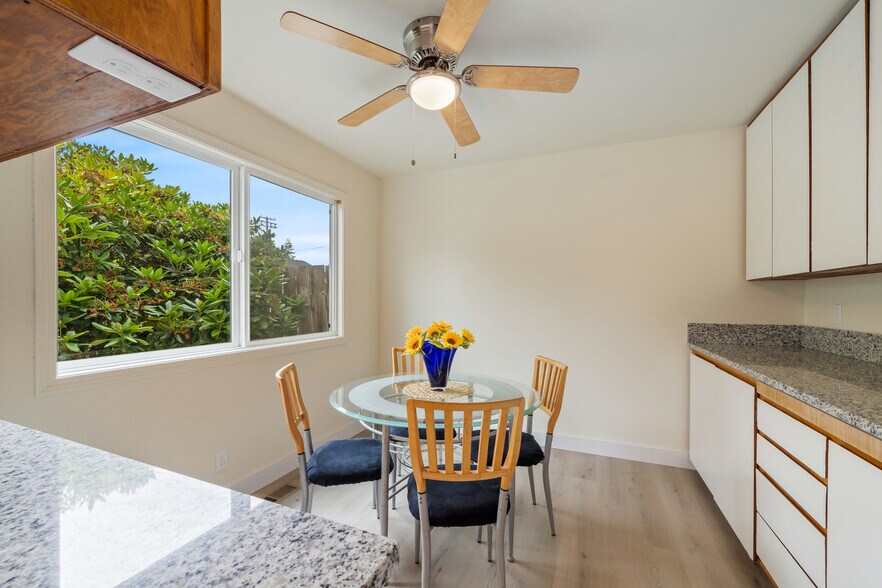 More Photos Of 1009-1011 Grove Ave, Tillamook Apartments For Sale