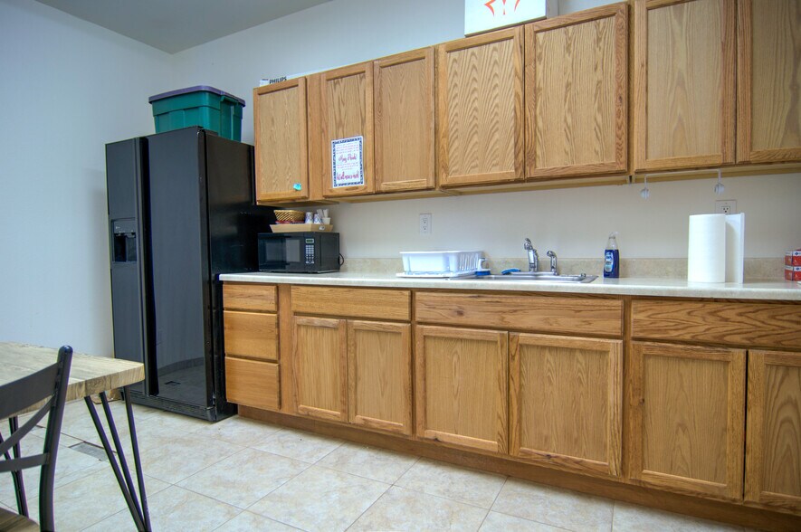 More Photos Of 1900 Belmont Loop, Woodland Storefront Retail Office For Lease